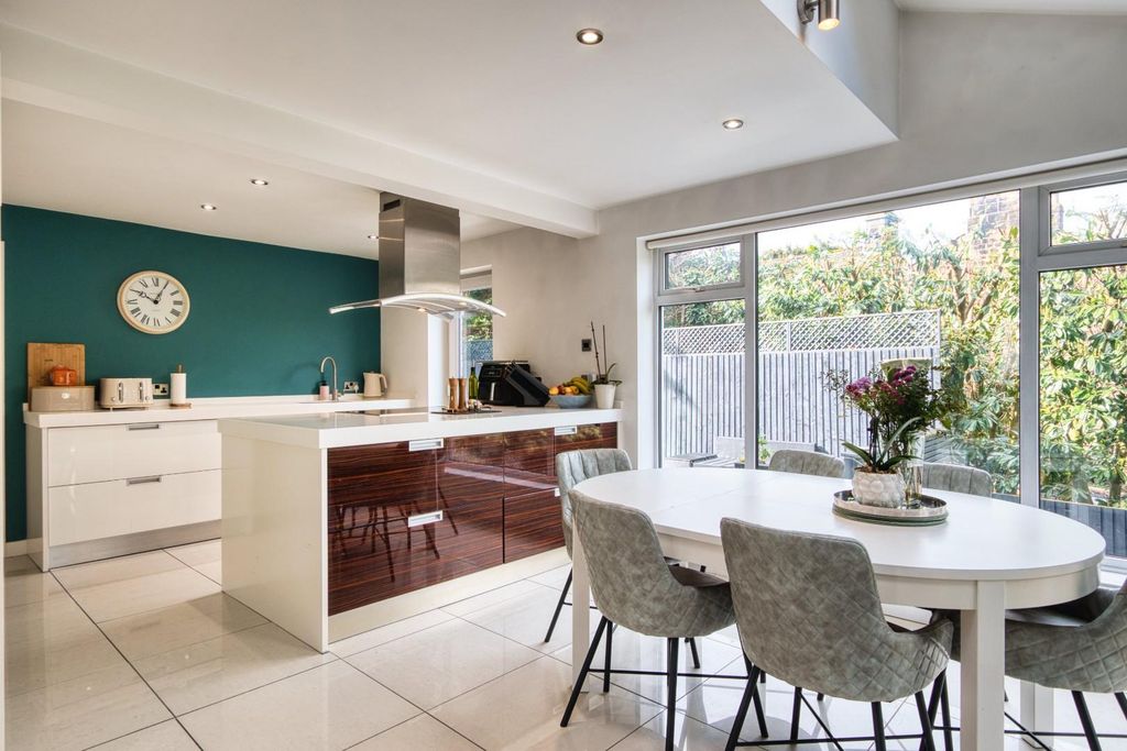 Property photo 2 of 19 Show-Home (9).Jpg