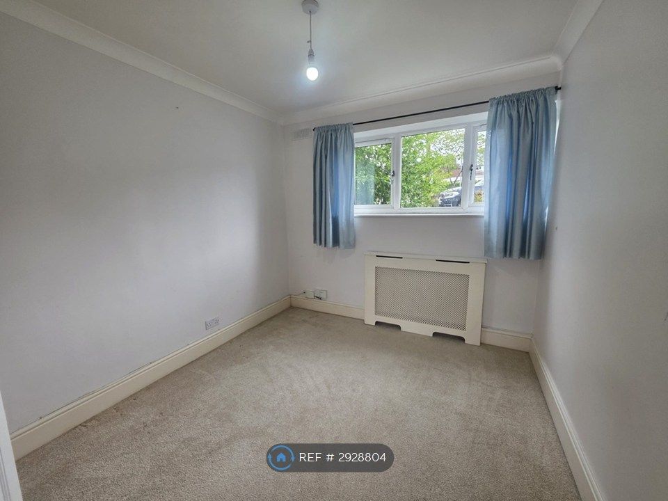 Property photo 3 of 13 Livingroom