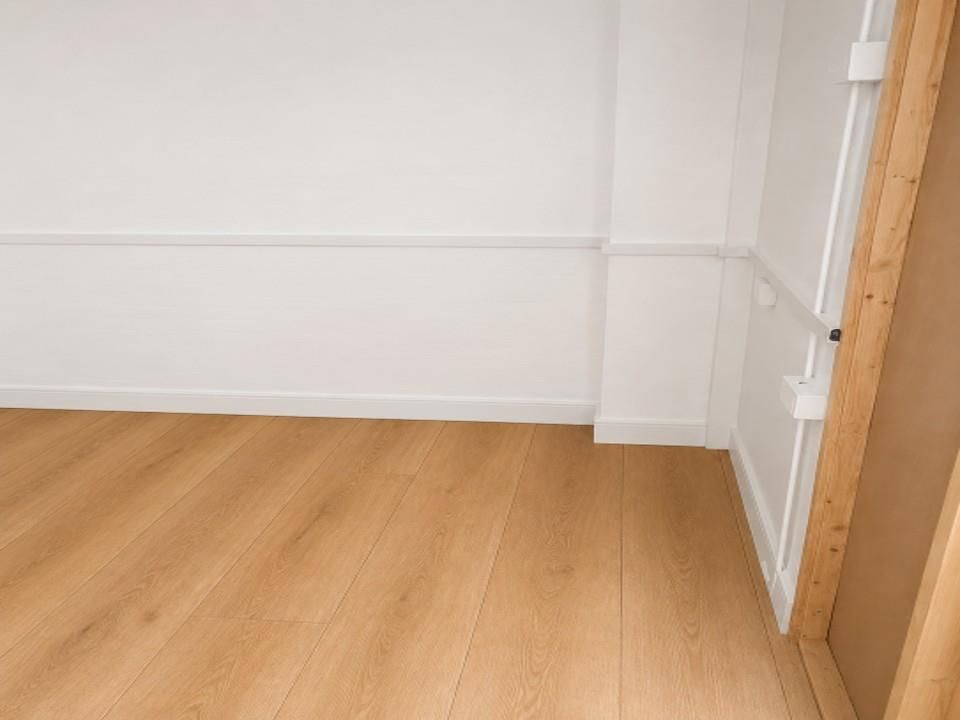 Property photo 2 of 9 Stephen House 1B Darnley Road London E9 6Qh     (U