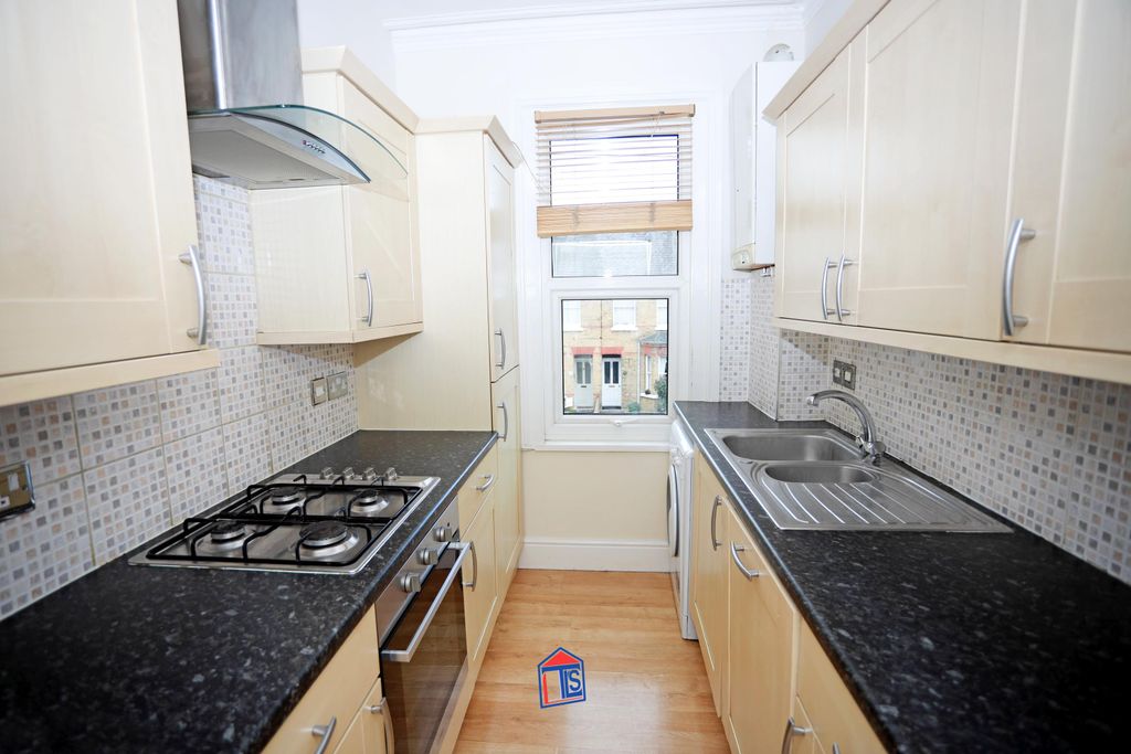 Property photo 1 of 10 Kitchen