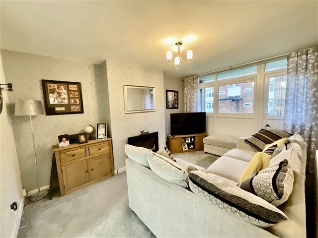 Property photo 3 of 12 Lounge