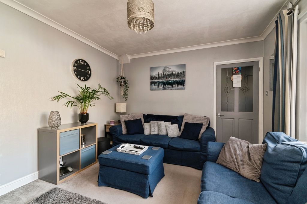 Property photo 3 of 17 Pbox-Img.Jpg