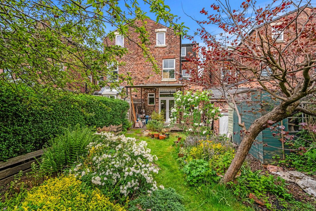 Property photo 3 of 35