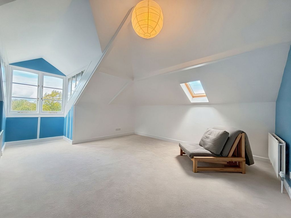 Property photo 3 of 23