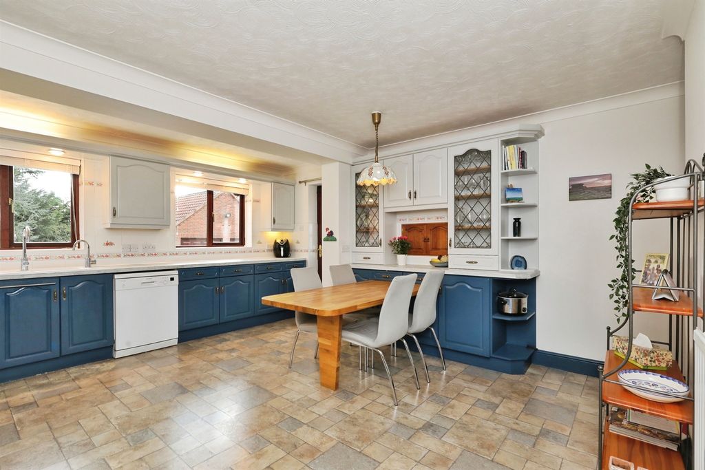 Property photo 3 of 28