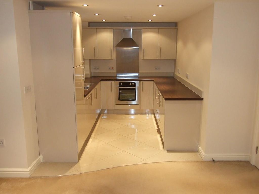 Property photo 3 of 6 3 Wimbledon House-Kit2.Jpg