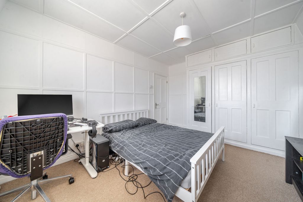 Property photo 1 of 13 1334634-13-689354...