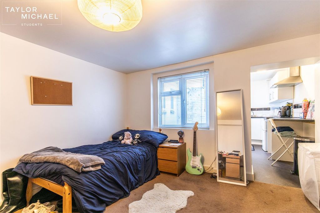 Property photo 3 of 8 Bedroom