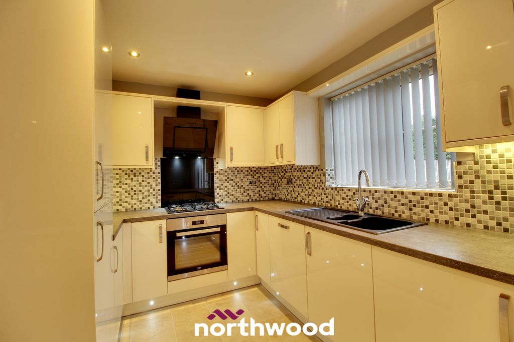 Property photo 3 of 32