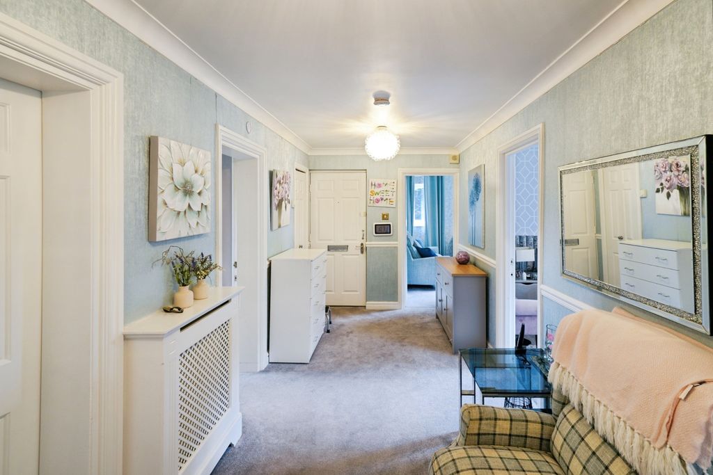 Property photo 2 of 14 Hallway