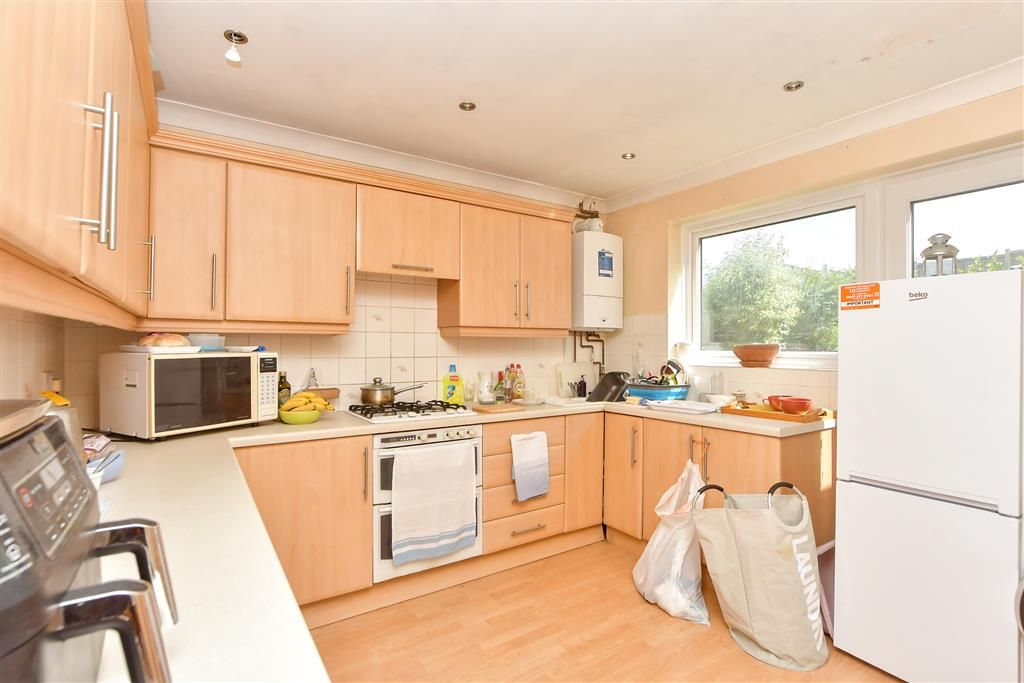 Property photo 2 of 11 Kitchen