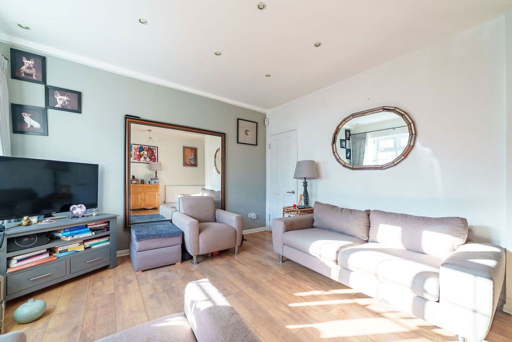 Property photo 2 of 21