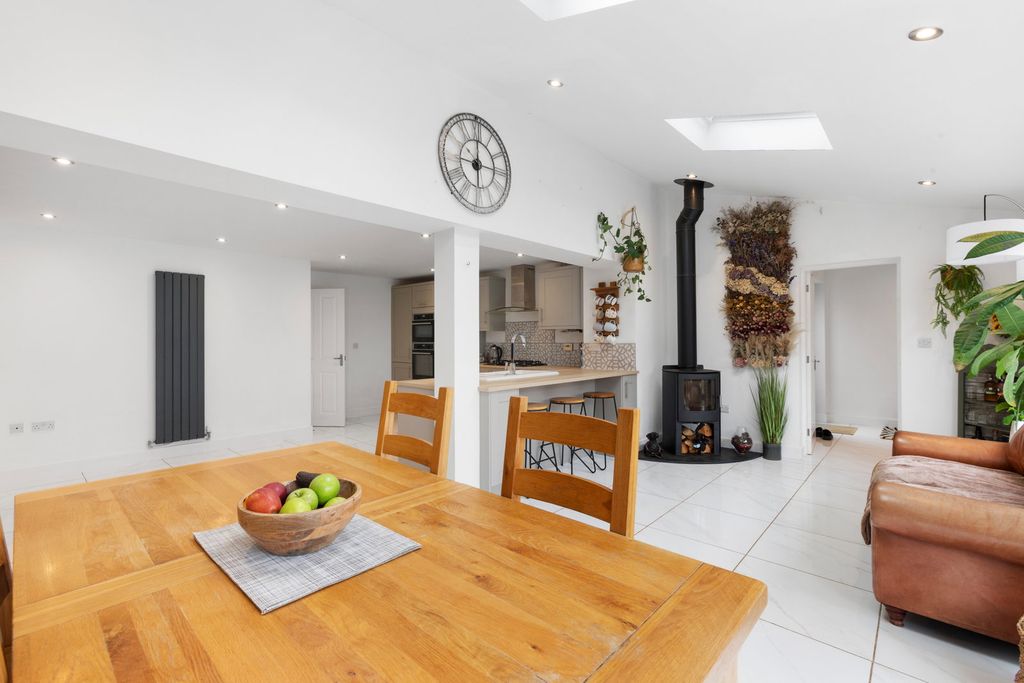 Property photo 3 of 24