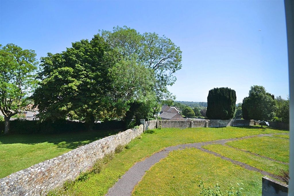 Property photo 2 of 10 2 (1).Png