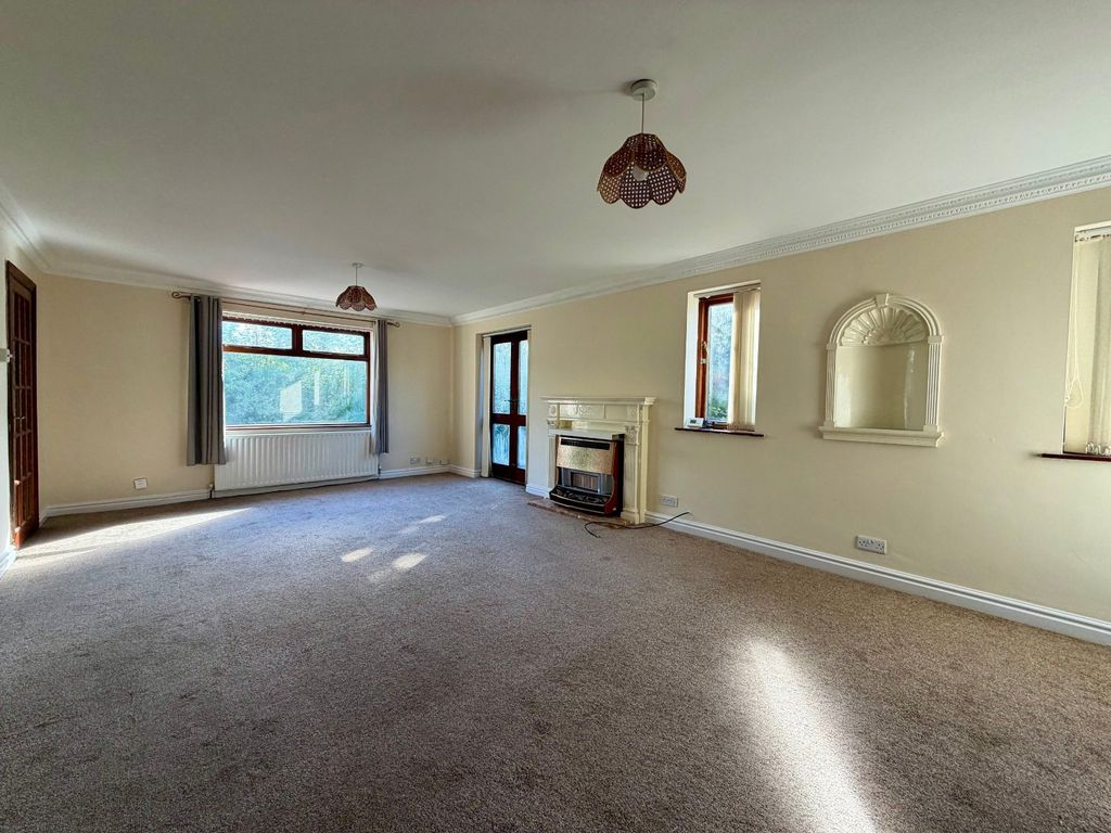 Property photo 2 of 14 Picture No. 19