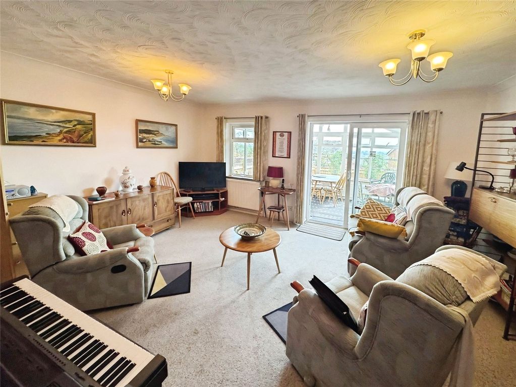 Property photo 2 of 13 Lounge