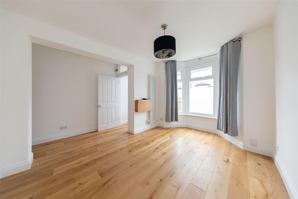 Property photo 2 of 25