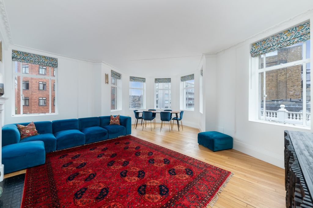 Property photo 2 of 19 Connaught Court F...