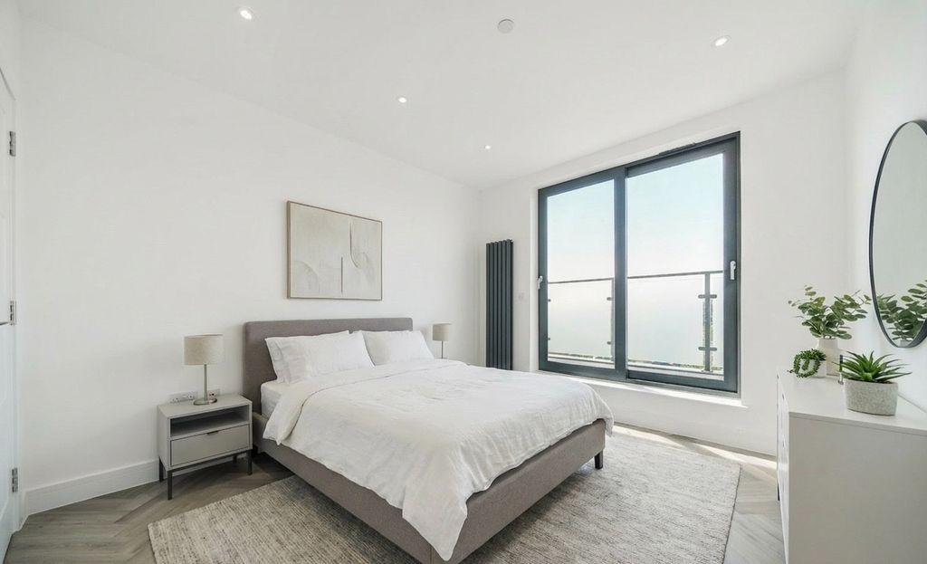 Property photo 3 of 13 3428544