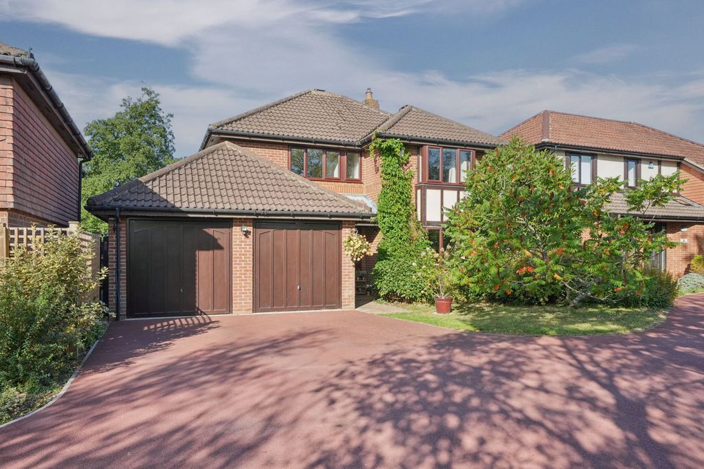 Property photo 1 of 32