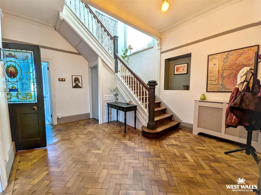 Property photo 2 of 31 7127.Jpg