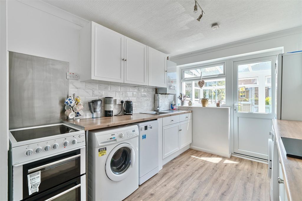 Property photo 2 of 14 Kitchen