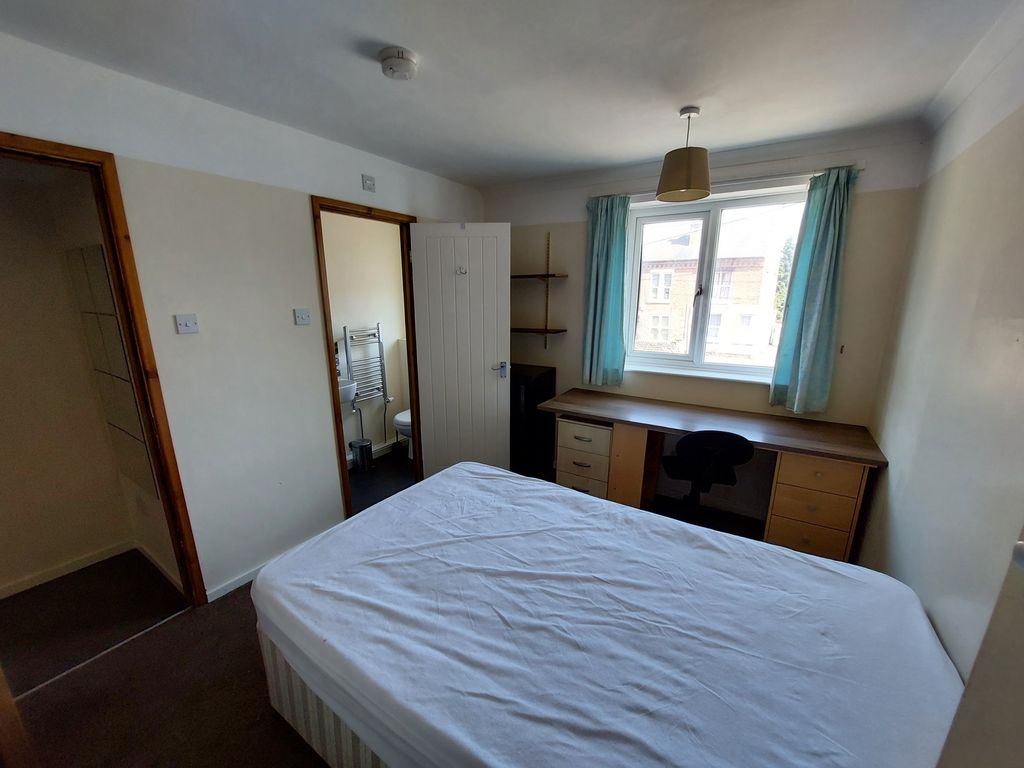 Property photo 3 of 8 Spacious Double Bedroom Featuring Ample Natural li...
