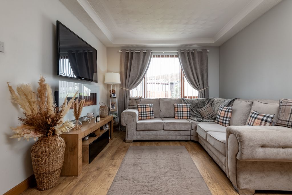 Property photo 2 of 21 Living Room