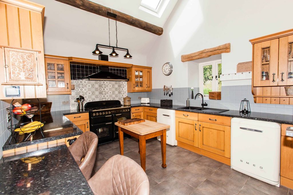 Property photo 2 of 64
