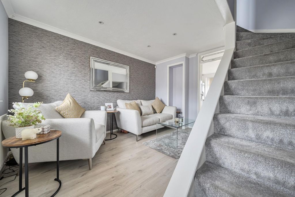 Property photo 2 of 18 1430943-16-69Bd43984B206.Jpg