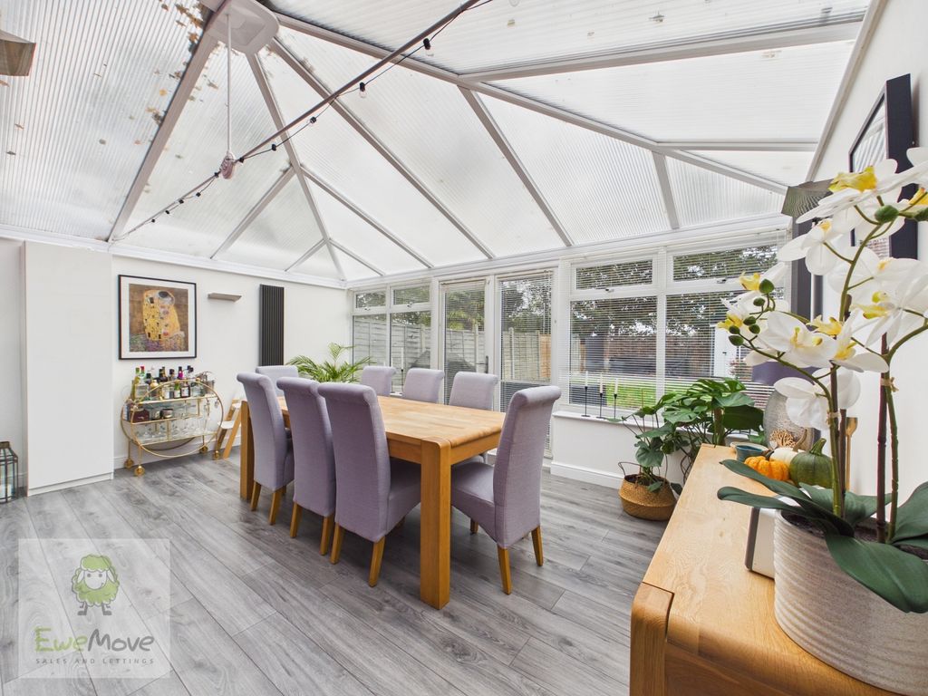 Property photo 1 of 22 Conservatory