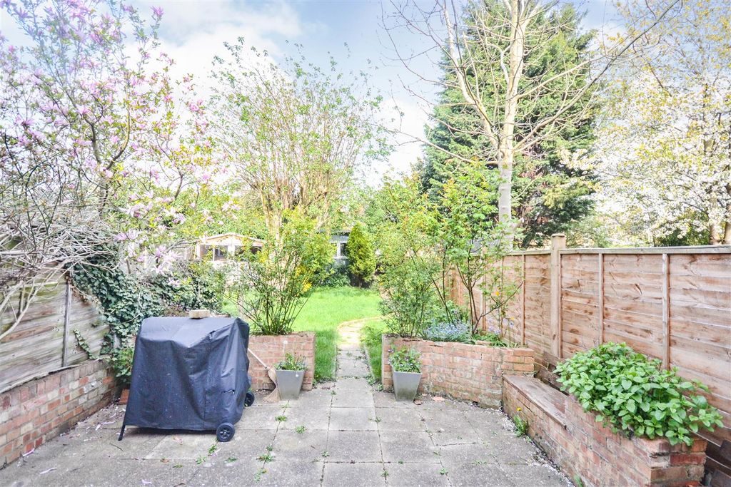 Property photo 3 of 11 Garden