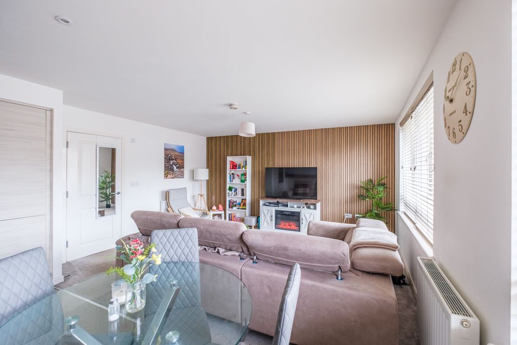 Property photo 3 of 26