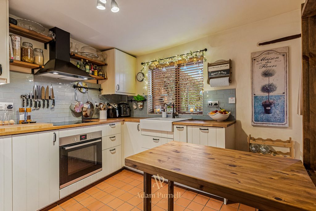 Property photo 3 of 33