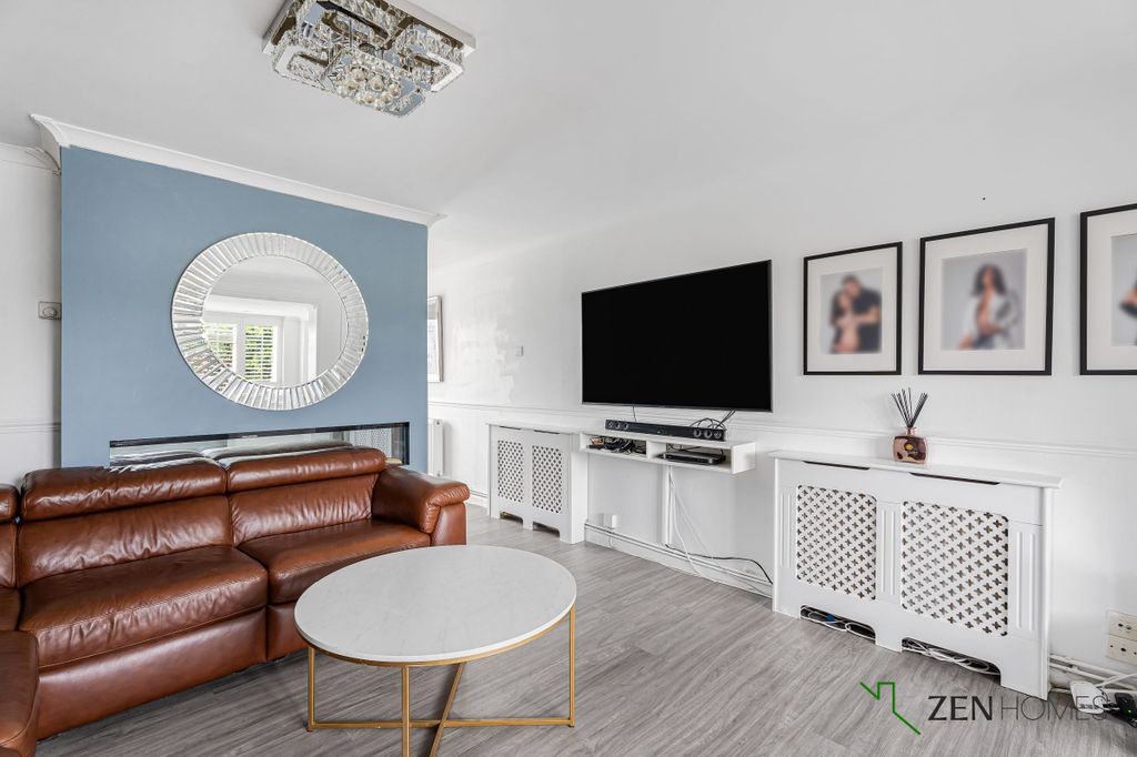 Property photo 2 of 28