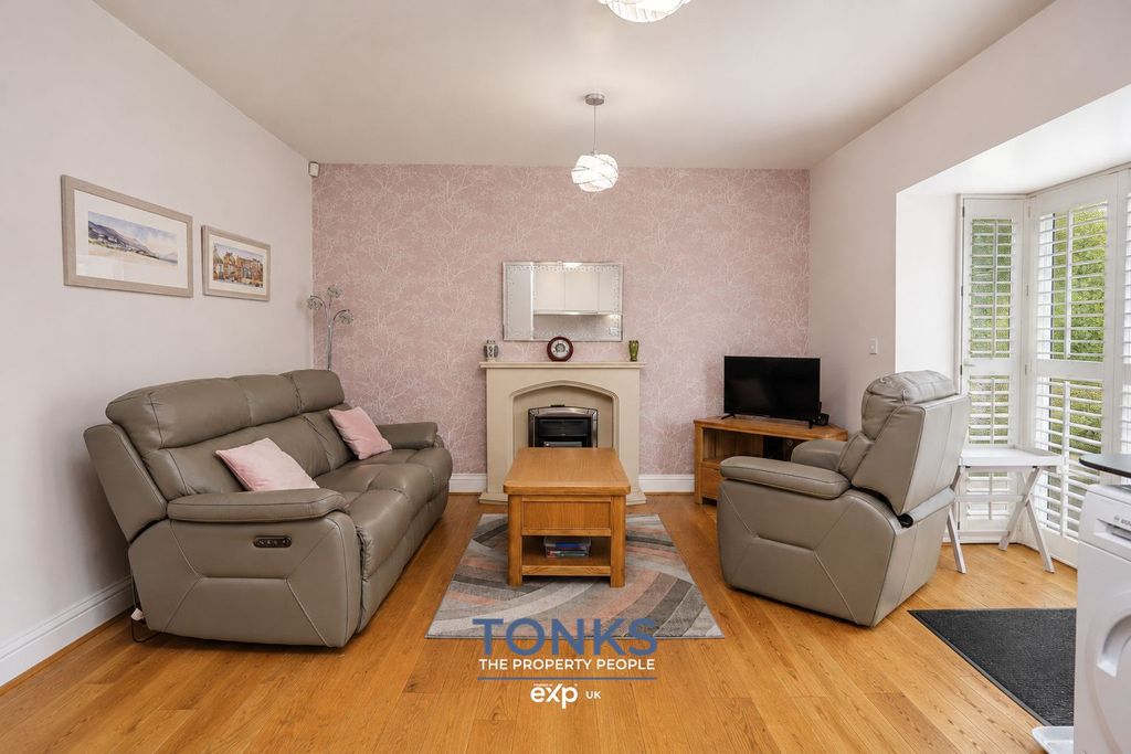 Property photo 3 of 16