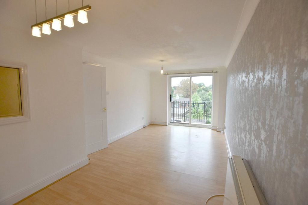 Property photo 2 of 12 Picture No. 04