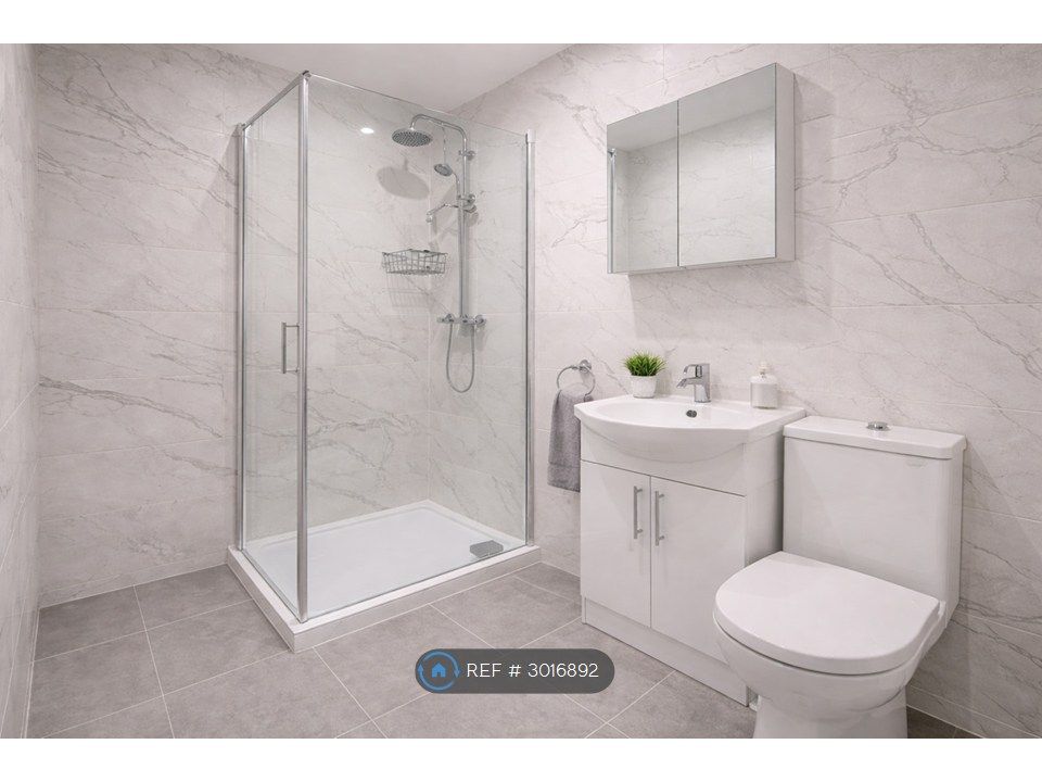 Property photo 2 of 4 Shared Bathroom