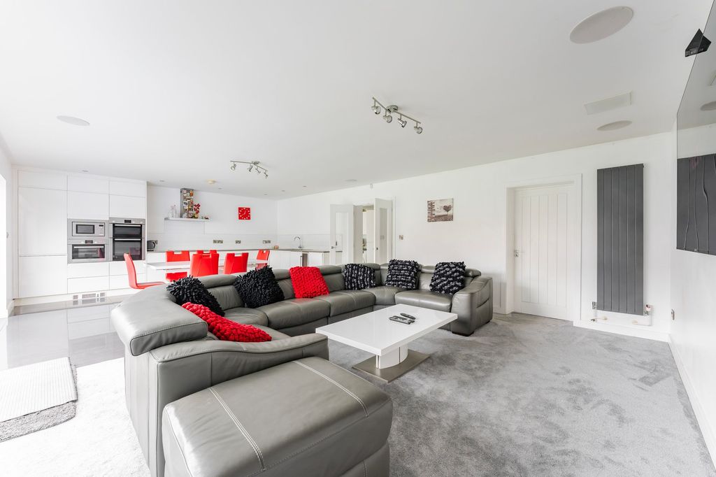 Property photo 3 of 22