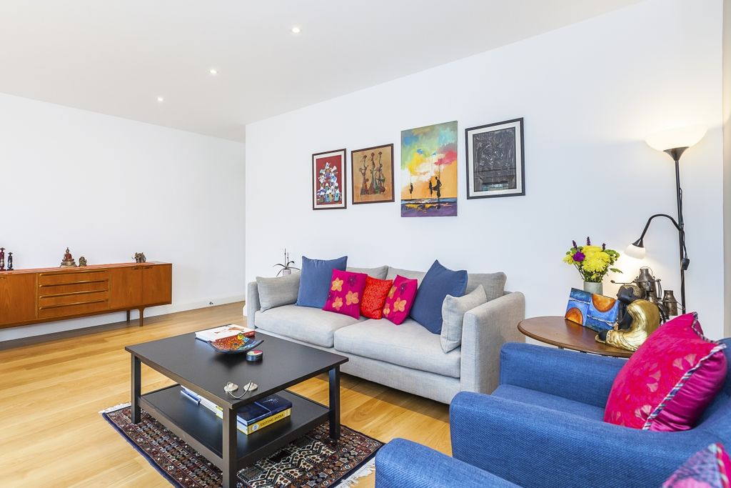 Property photo 3 of 17 Reception