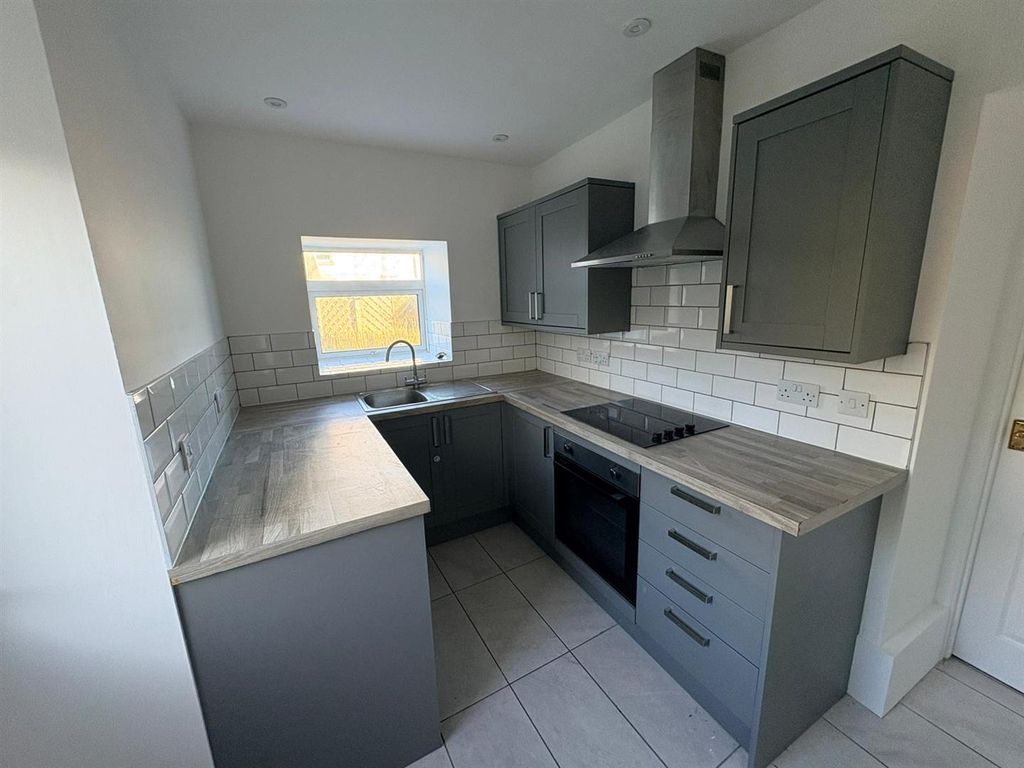 Property photo 3 of 20 d000Bb3d-055B-4092-8c65-F32368926174.Jpg