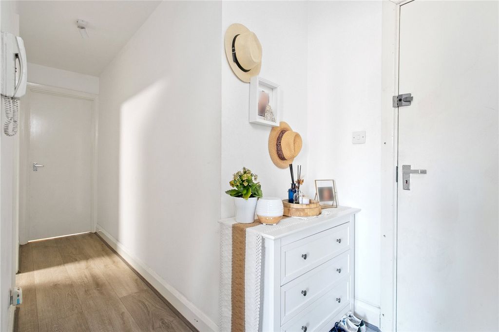 Property photo 3 of 7 Picture No. 01