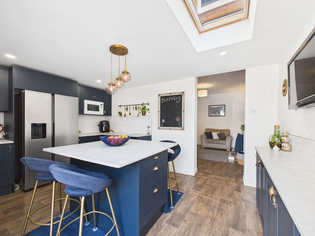 Property photo 3 of 18 Kitchen