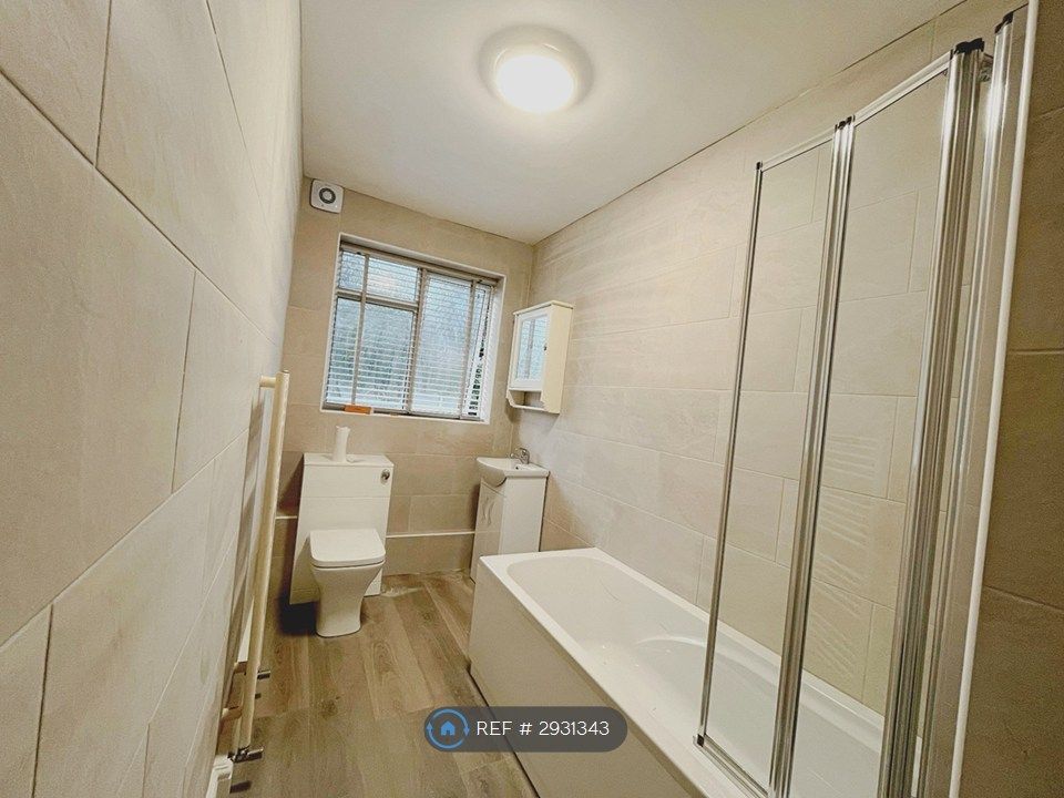 Property photo 1 of 14 Bathroom