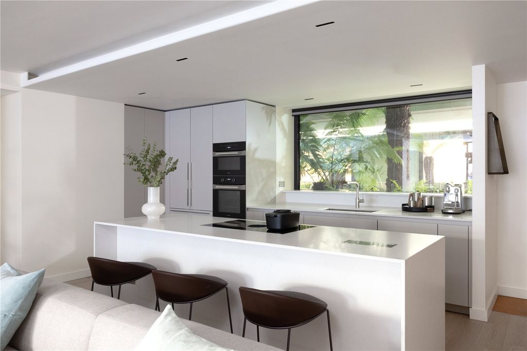 Property photo 3 of 13 Marylebone Square
