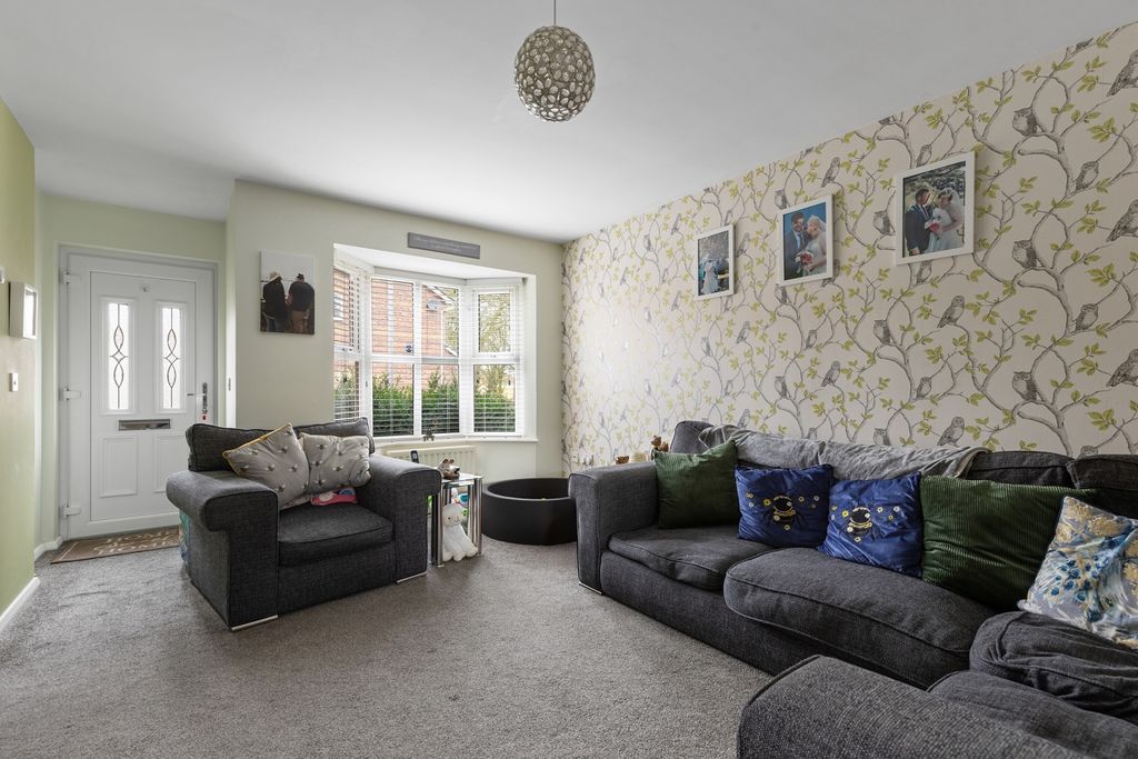 Property photo 1 of 14 Lounge