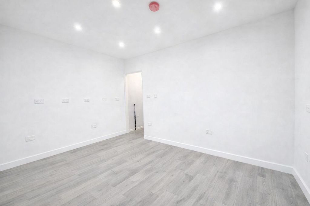 Property photo 3 of 3