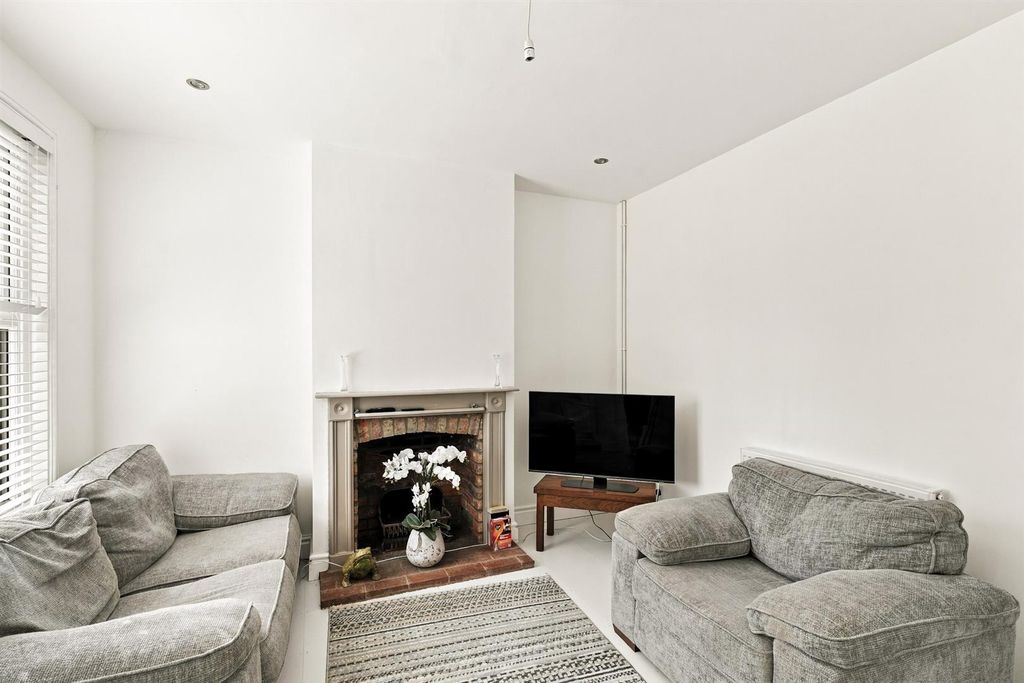 Property photo 2 of 19 008.Jpg