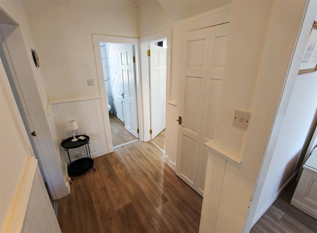 Property photo 2 of 13 01_Hall.Jpg