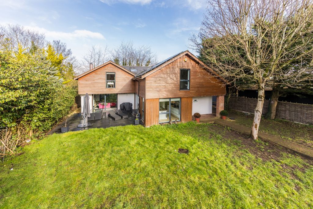 Property photo 1 of 32